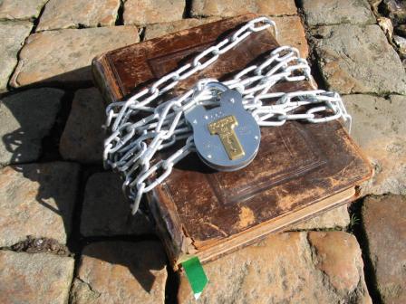 Chained_bible